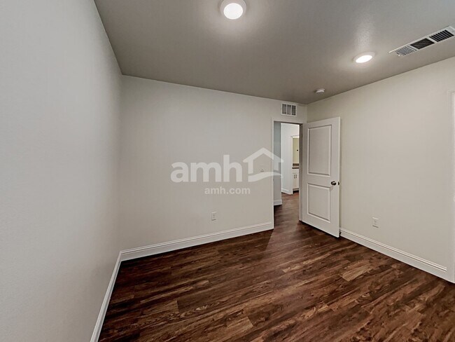 Building Photo - 723 Terrain Star Ave