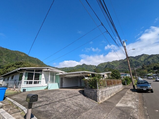 Building Photo - Vintage Upper Manoa 3 bed 2.5 Bath home