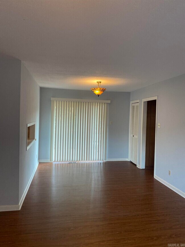 Building Photo - 10883 Bainbridge Dr
