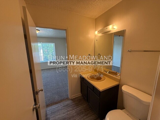 Building Photo - 10417 Victoria Dr