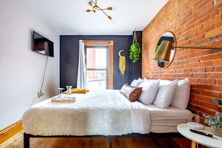 Building Photo - 1180 N High St