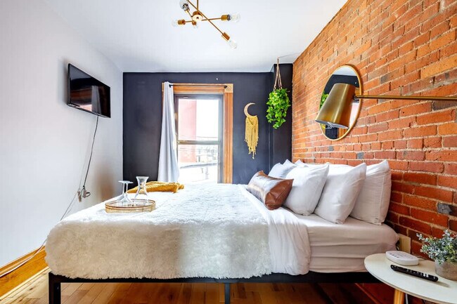 Building Photo - 1180 N High St