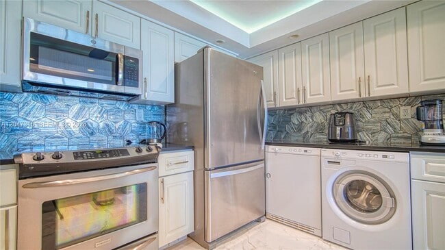 Building Photo - 3550 Galt Ocean Dr