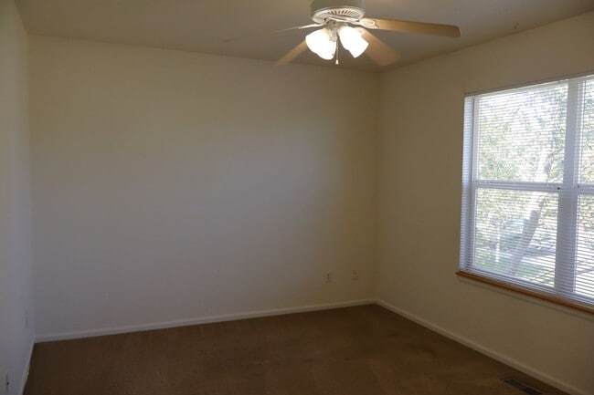 Building Photo - 419 Sundance Cir N