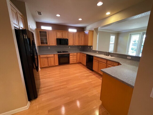 Building Photo - BEAUTIFUL DEL WEBB 55+ ADULT COMMUNITY TAH...