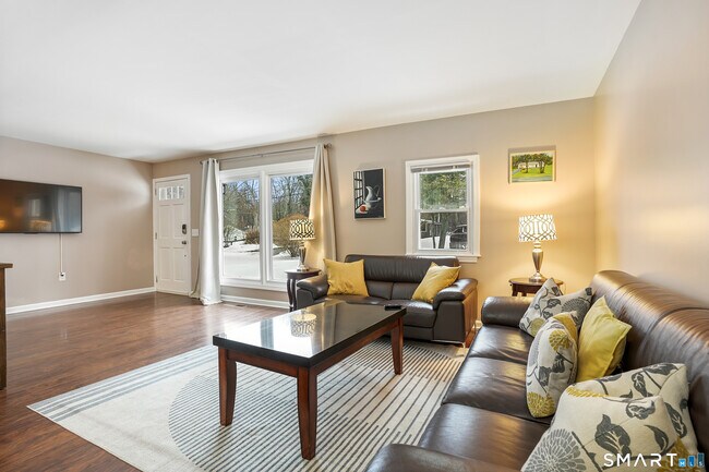 Building Photo - 62 Sherry Ln