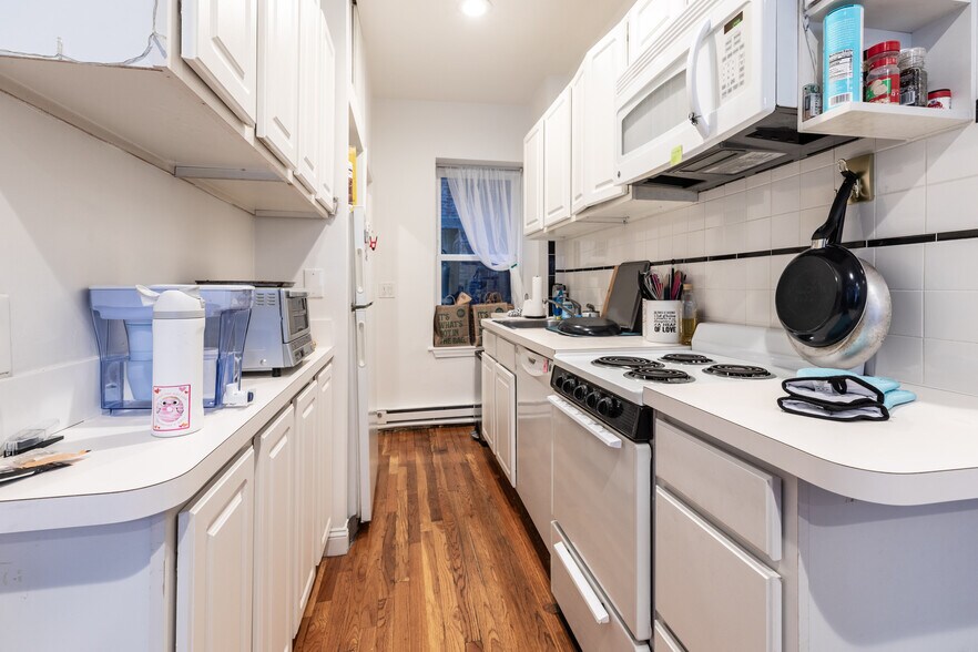 Unit 4 - 35 Westland Ave