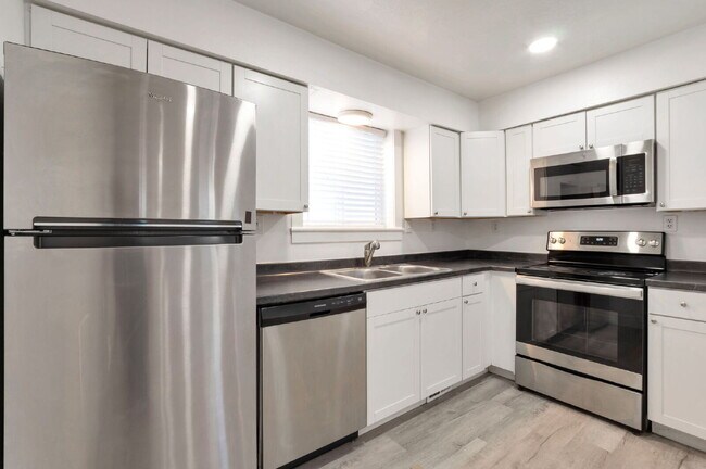 Building Photo - North Salt Lake 2 BD 1 BA - $500 Amazon Gift Card!! - $500.00 Security Deposit OAC -Brookside Lof...