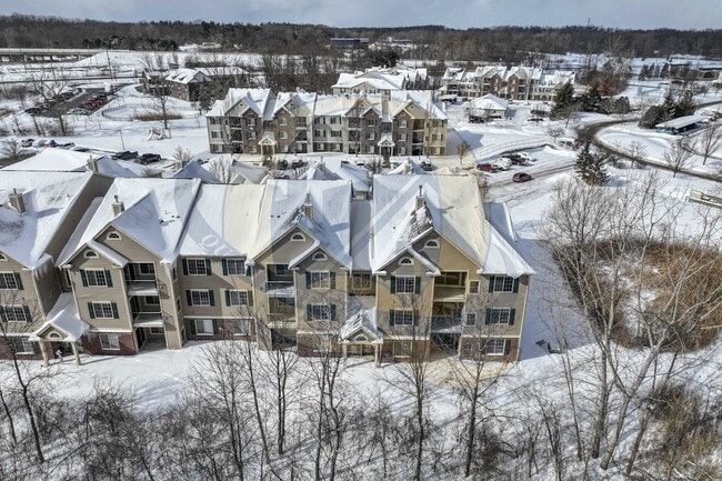 Building Photo - Available Now! Grand Blanc Schools! Condo/...