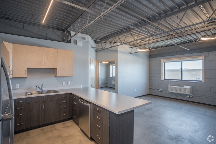 1BR, 1BA - Deluxe - The Howard Apartments