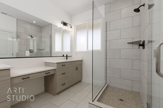 Building Photo - Brand New 3 Bed / 2 Bath Duplex – Modern L...