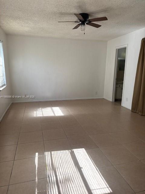 Building Photo - 3920 Woodside Dr