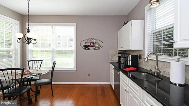 Building Photo - 235 Pinecrest Ln