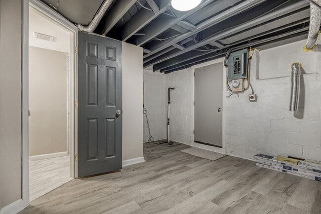 Building Photo - 8413 Kavanagh Rd