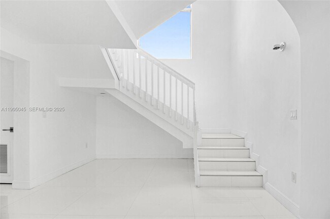 Building Photo - 425 SW 129th Ave