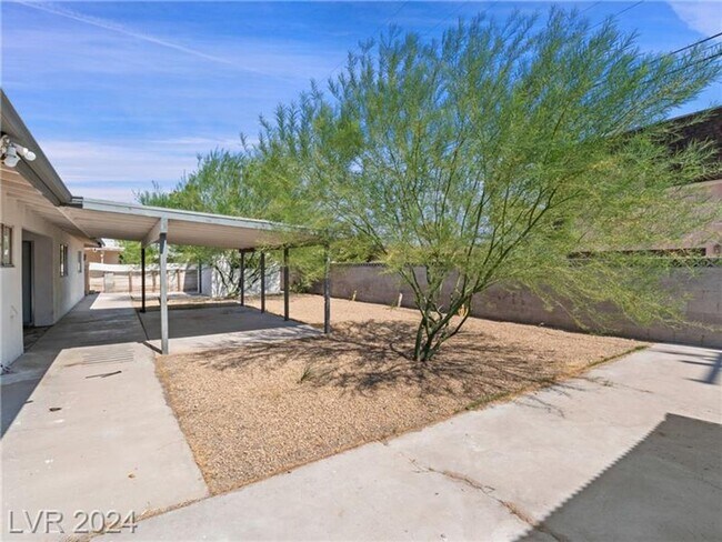 Building Photo - Spectacular Vintage 3Bed/2Bath Las Vegas h...