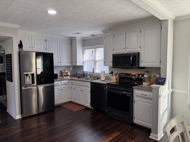 Building Photo - 749 Terrace Dr