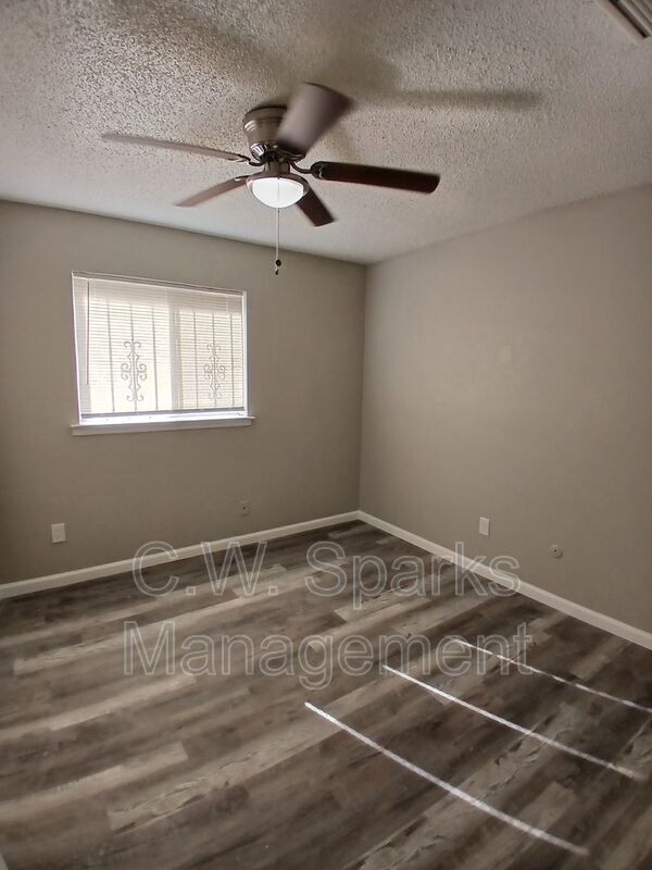 Building Photo - 7840 Mirage Valley Dr