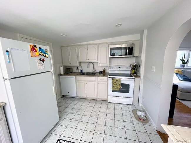 Building Photo - 6 Ridgeland Terrace