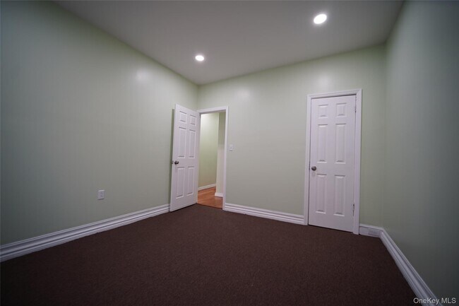 Building Photo - 723 E 227th St