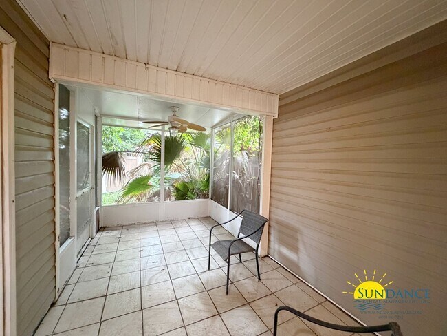 Building Photo - Gorgeous 2 Story Townhome in Fort Walton Beach!