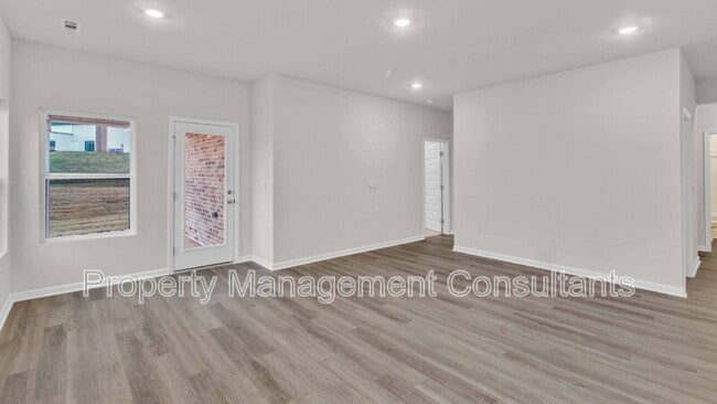 Building Photo - 319 Murphy Ln