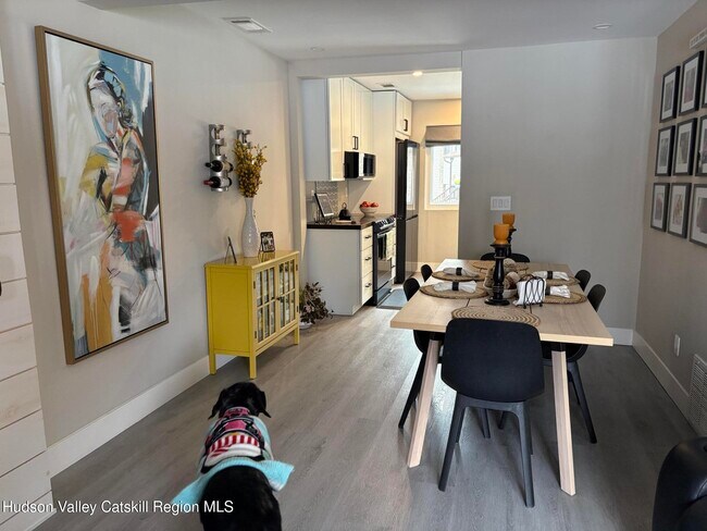 Building Photo - 204 Village Ct