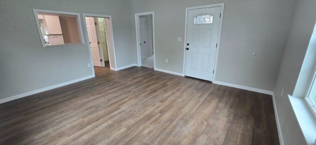 Building Photo - 105 S 3rd St