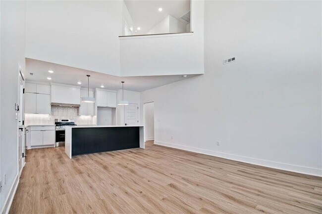 Building Photo - 4 Savidge Cir