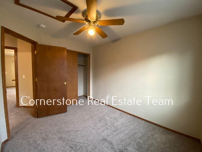 Building Photo - 1345 Coolcrest Dr