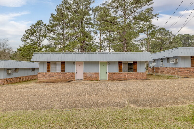 Building Photo - 2704 W California Ave
