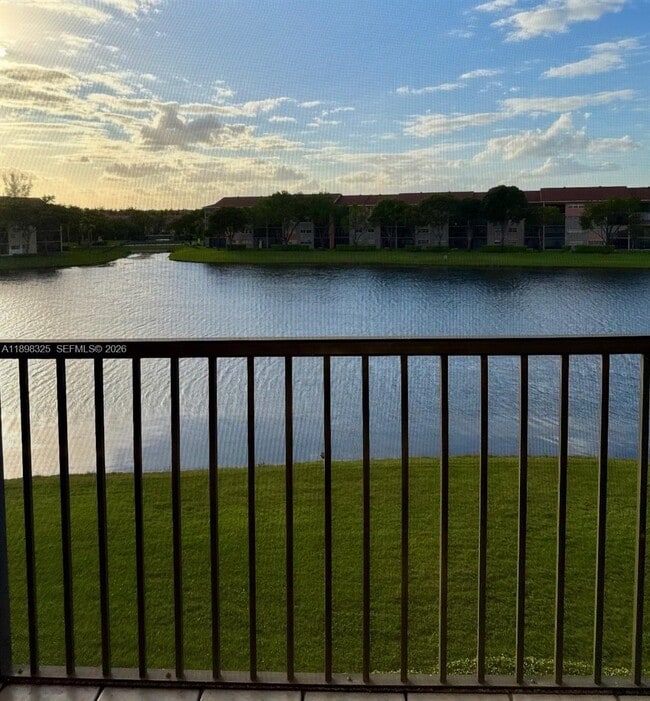 Building Photo - 850 SW 138th Ave