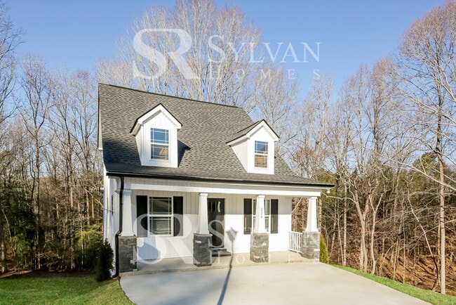 Building Photo - Enjoy living the good life in this 3 bedro...