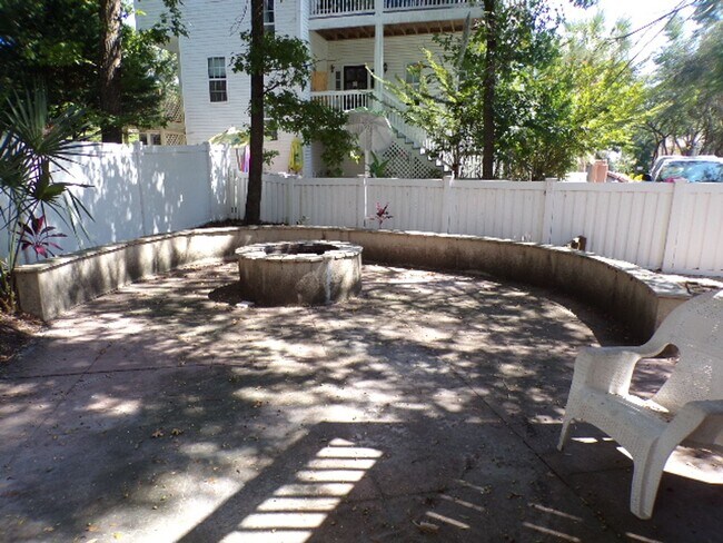 Building Photo - Mid Island home for rent