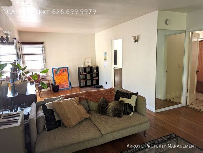 Building Photo - 207 1/2 S Primrose Ave.-