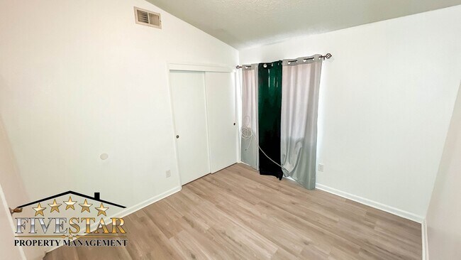 Building Photo - House for Rent on 4605 Mt. Vernon Avenue