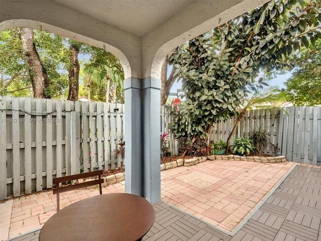 Building Photo - 1361 Cottonwood Cir