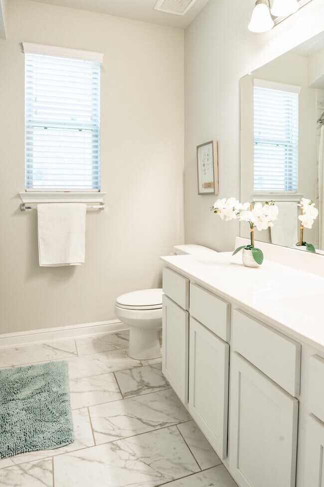 Building Photo - 1720 Daylight Lk Dr