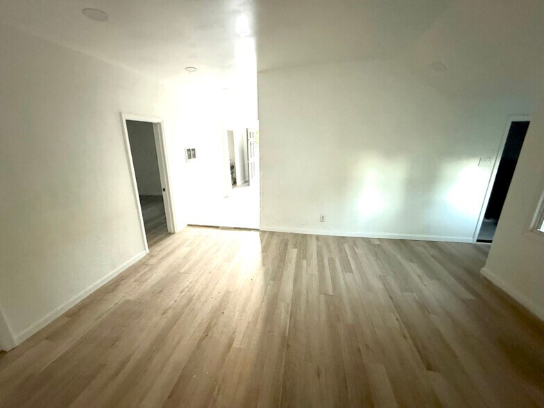 Building Photo - 5247 Landis Ave