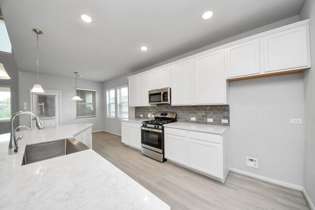 Building Photo - 3102 Trishelle Ct