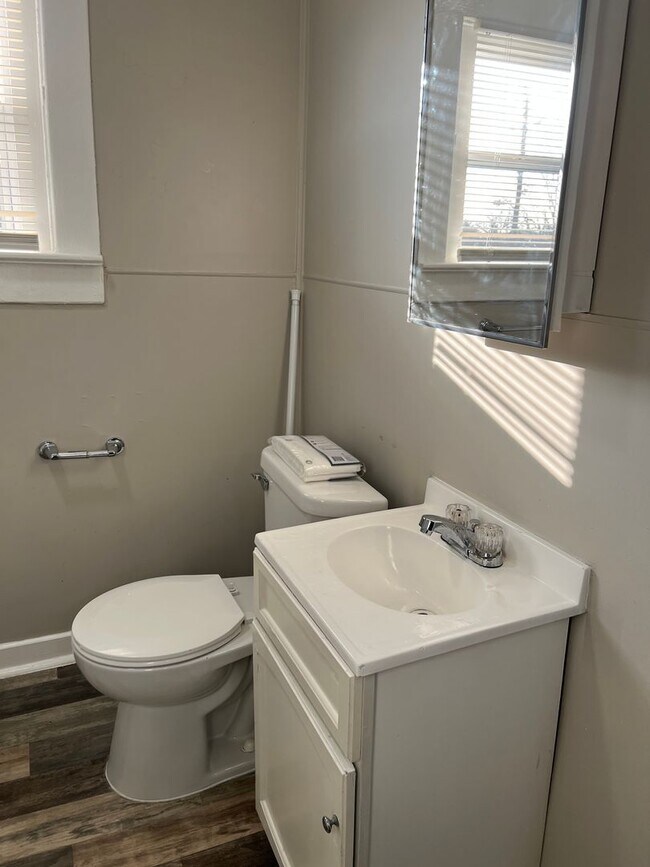 Building Photo - 400 N Grant Ave