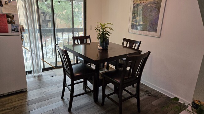 Building Photo - Renovated 2-Bedroom Condo Near CU