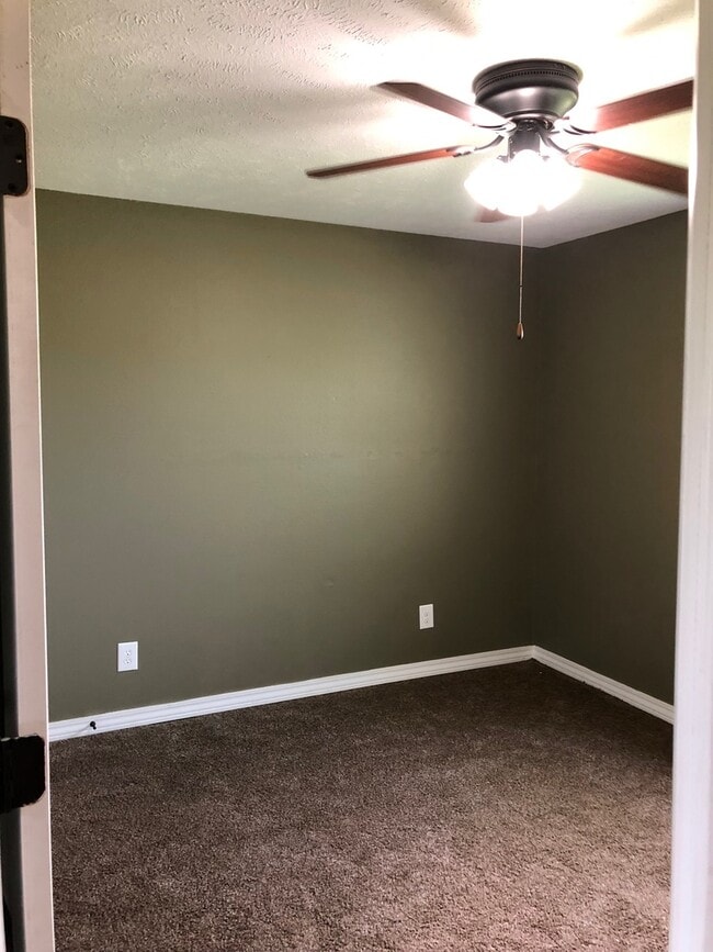 Building Photo - Beautiful Nixa Home