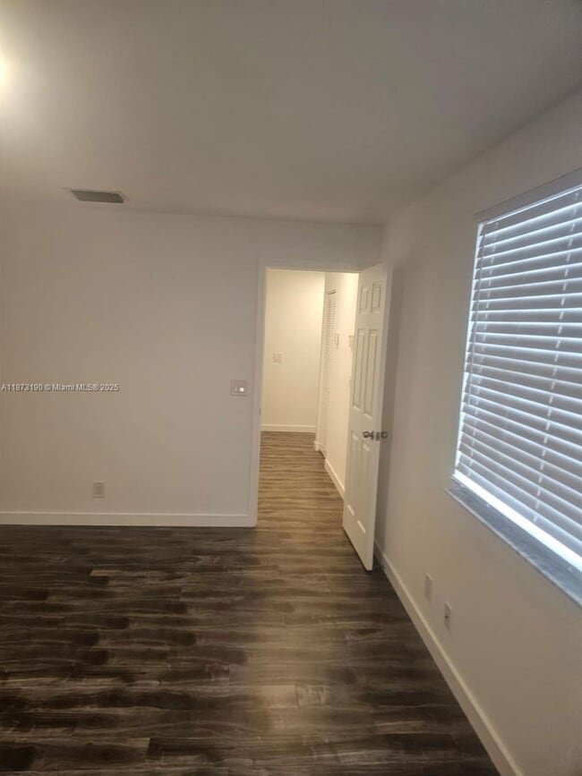 Building Photo - 11047 Longboat Dr