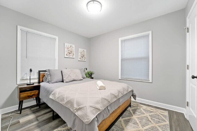 Building Photo - 5840 81st Pl