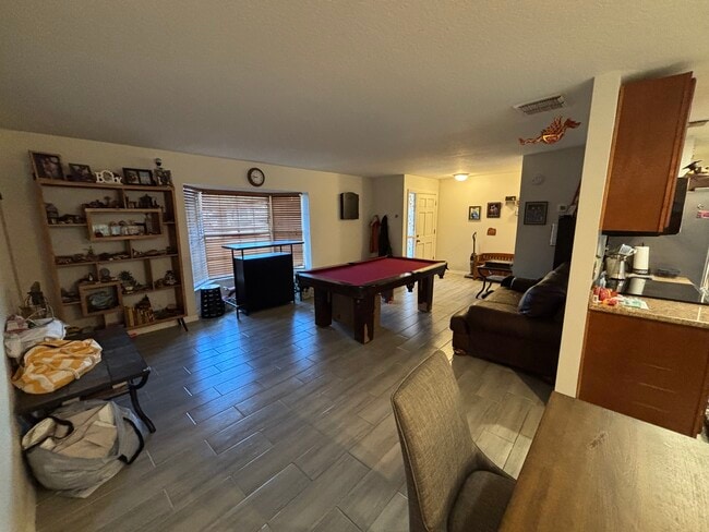 Building Photo - 1426 Farmington Ave