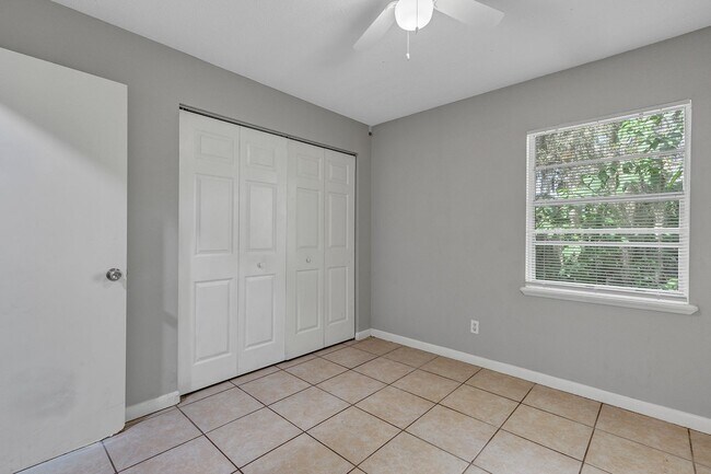 Building Photo - Spacious 3BR/2BA Ocala Home with Modern Finishes,Fireplace Floor-to-Ceiling Sliding Glass Doors &...