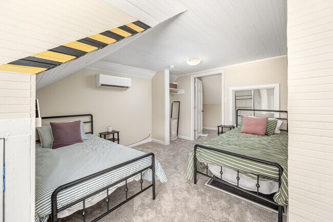 Building Photo - 500 W Rosemary St