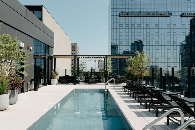 Building Photo - 755 S Clark St