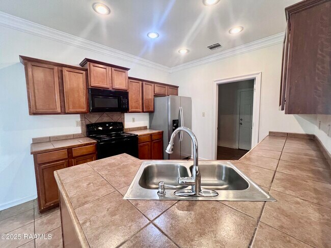 Building Photo - 204 Chevalier Blvd